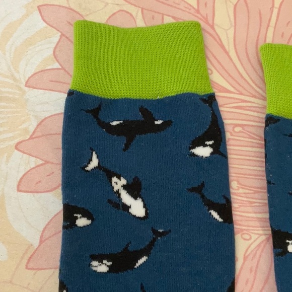 NWOT Mens novelty orca printed pattern socks - Picture 2 of 4